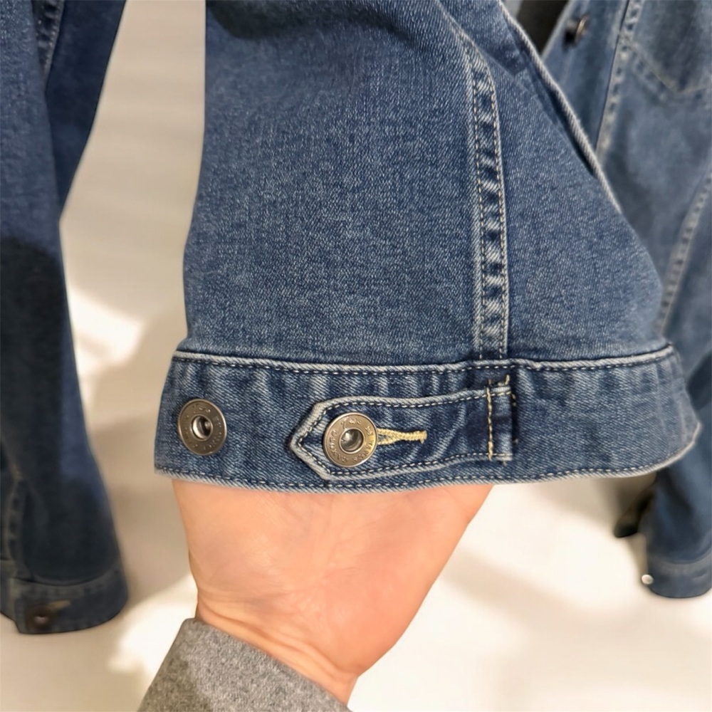 IEC Vince Camuto- Turo Line Denim Jacket. Amazing Stretch in Size Large. - Picture 3 of 8